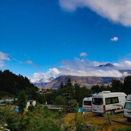 Qbox Hotel Queenstown Exterior foto